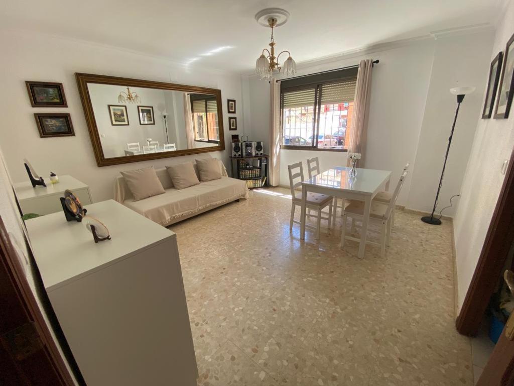 Apartamento Familiar En Barrio Reina Victoria Huelva Exteriör bild