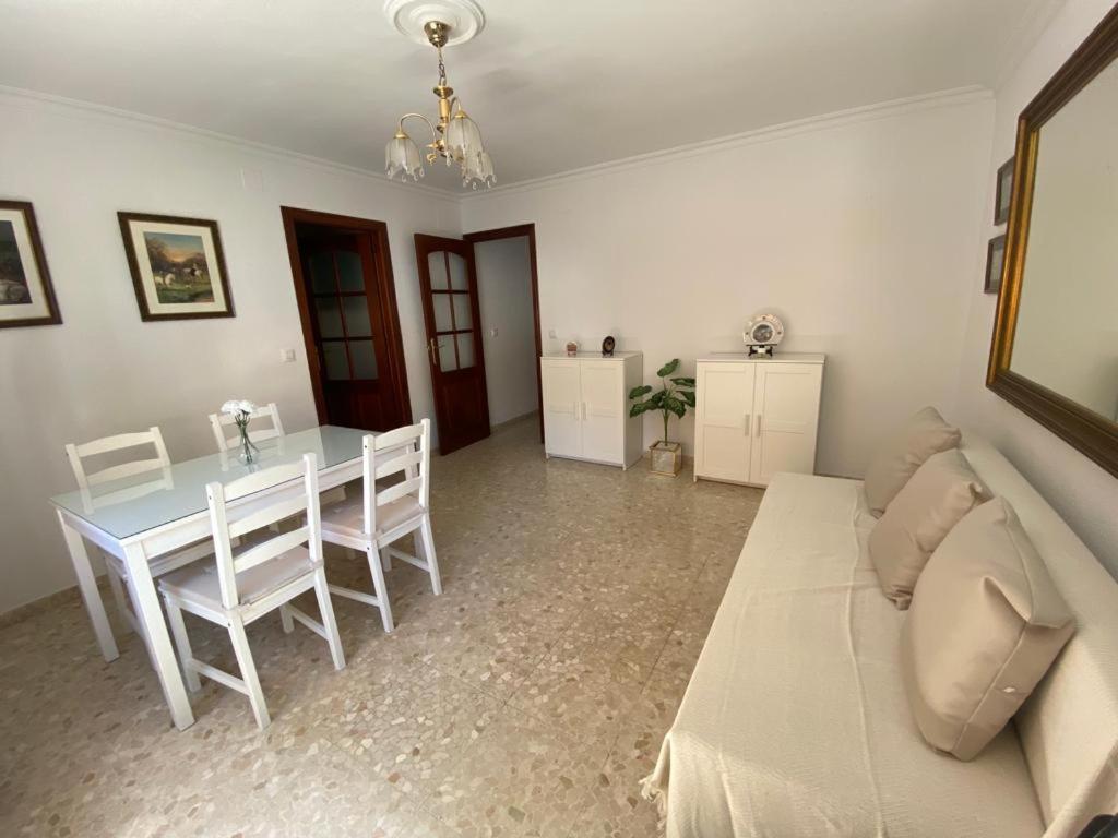 Apartamento Familiar En Barrio Reina Victoria Huelva Exteriör bild